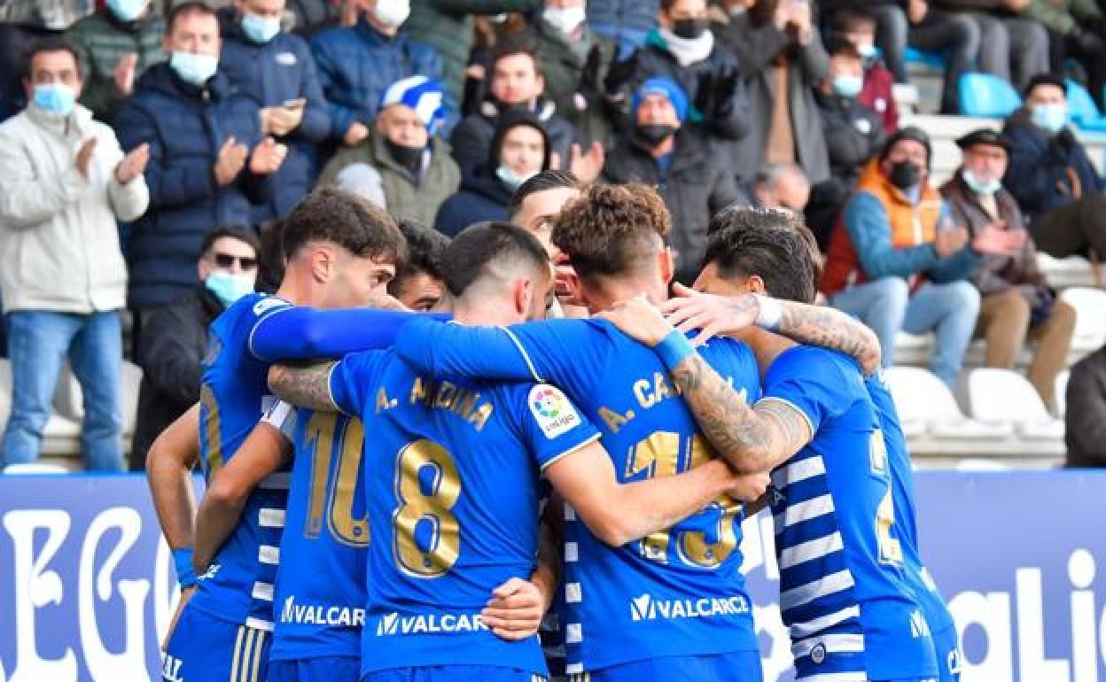 Celebración de un gol por parte de la SD Ponferradina. 