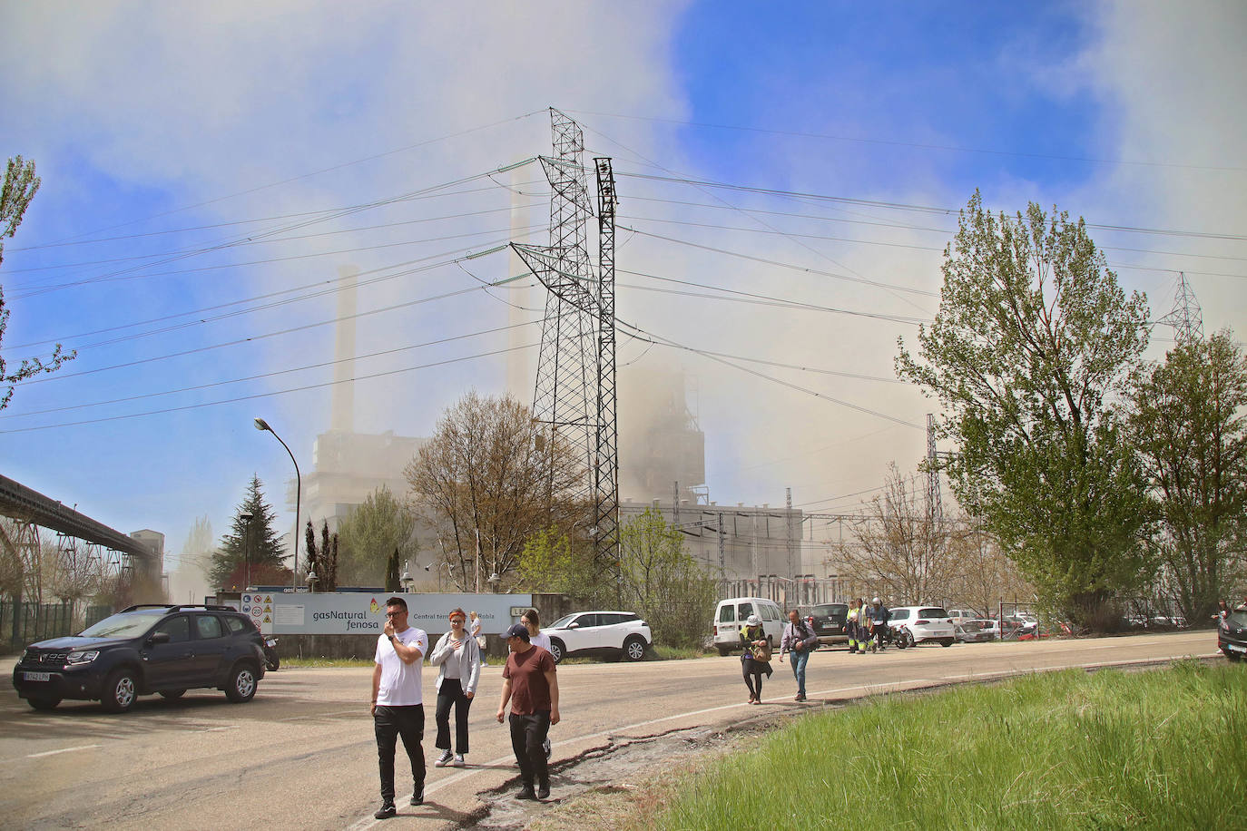 Fotos: La voladura de la térmica desde las ópticas de Peio y Campillo