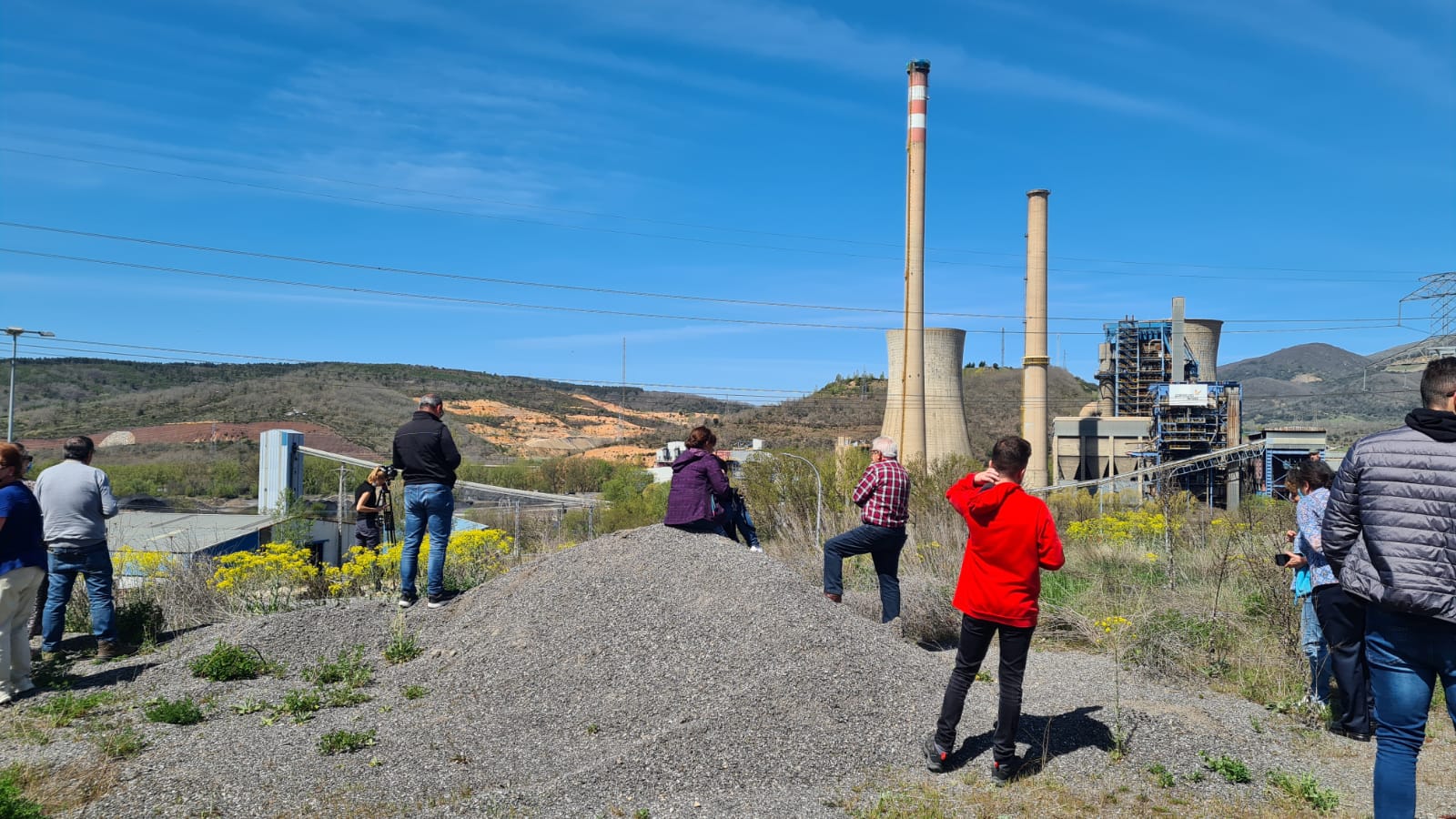 Una de las últimas imágenes del paisaje de La Robla con las torres como telón de fondo.