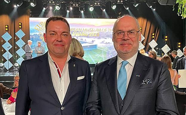 El director general de Fundos, José María Viejo, con el presidente de Estonia, Alar Karis.