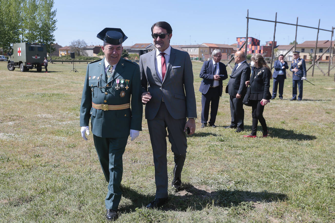 cto de Jura de Bandera Civil presidido por el coronel director de la Academia Básica del Aire