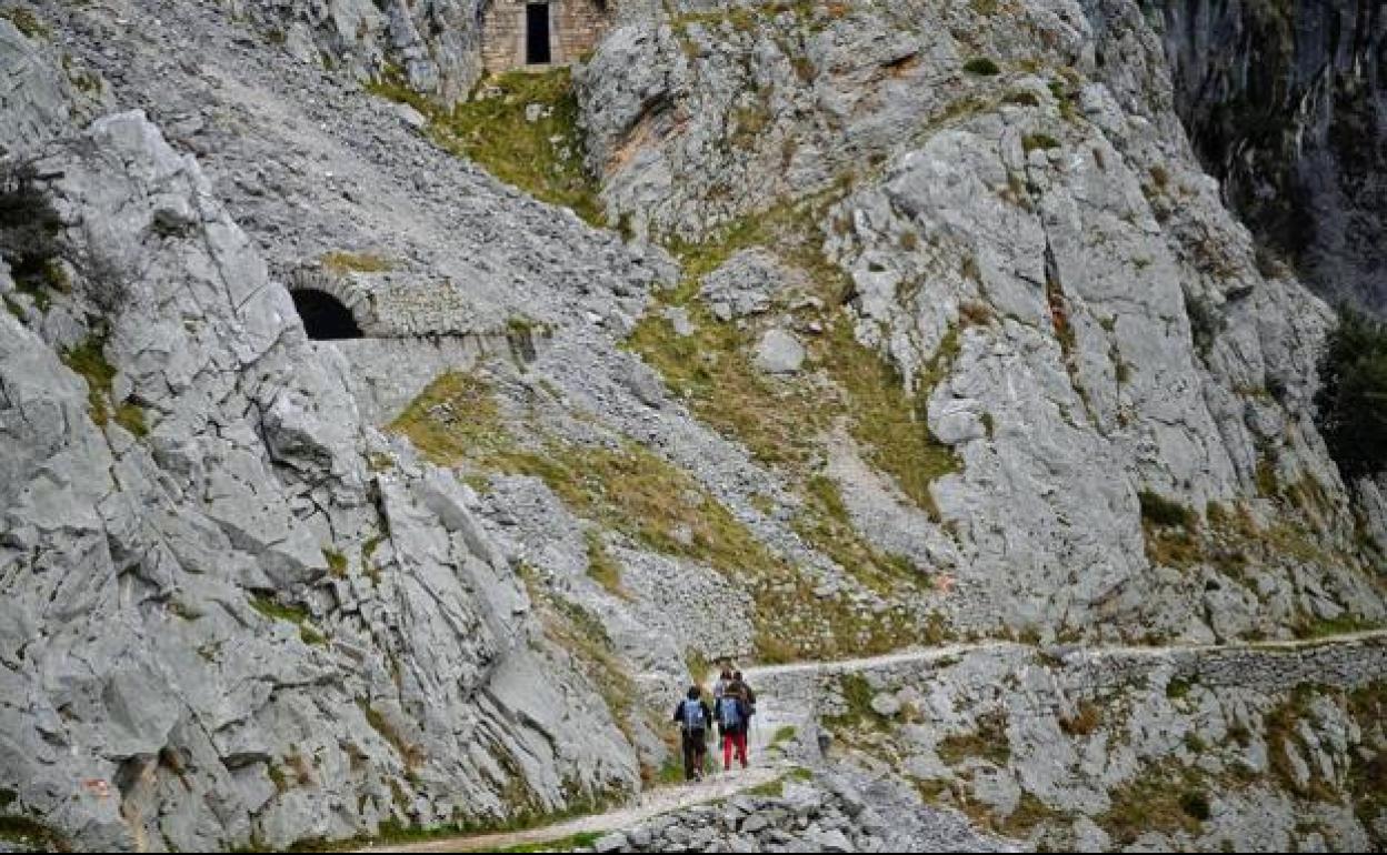 Uno de los tramos de la Rutal del Cares.