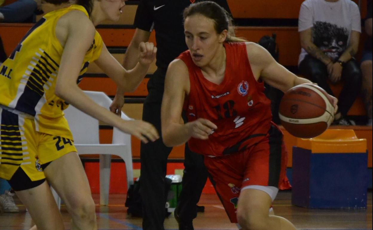 Alicia Flórez, en un partido con el BF León