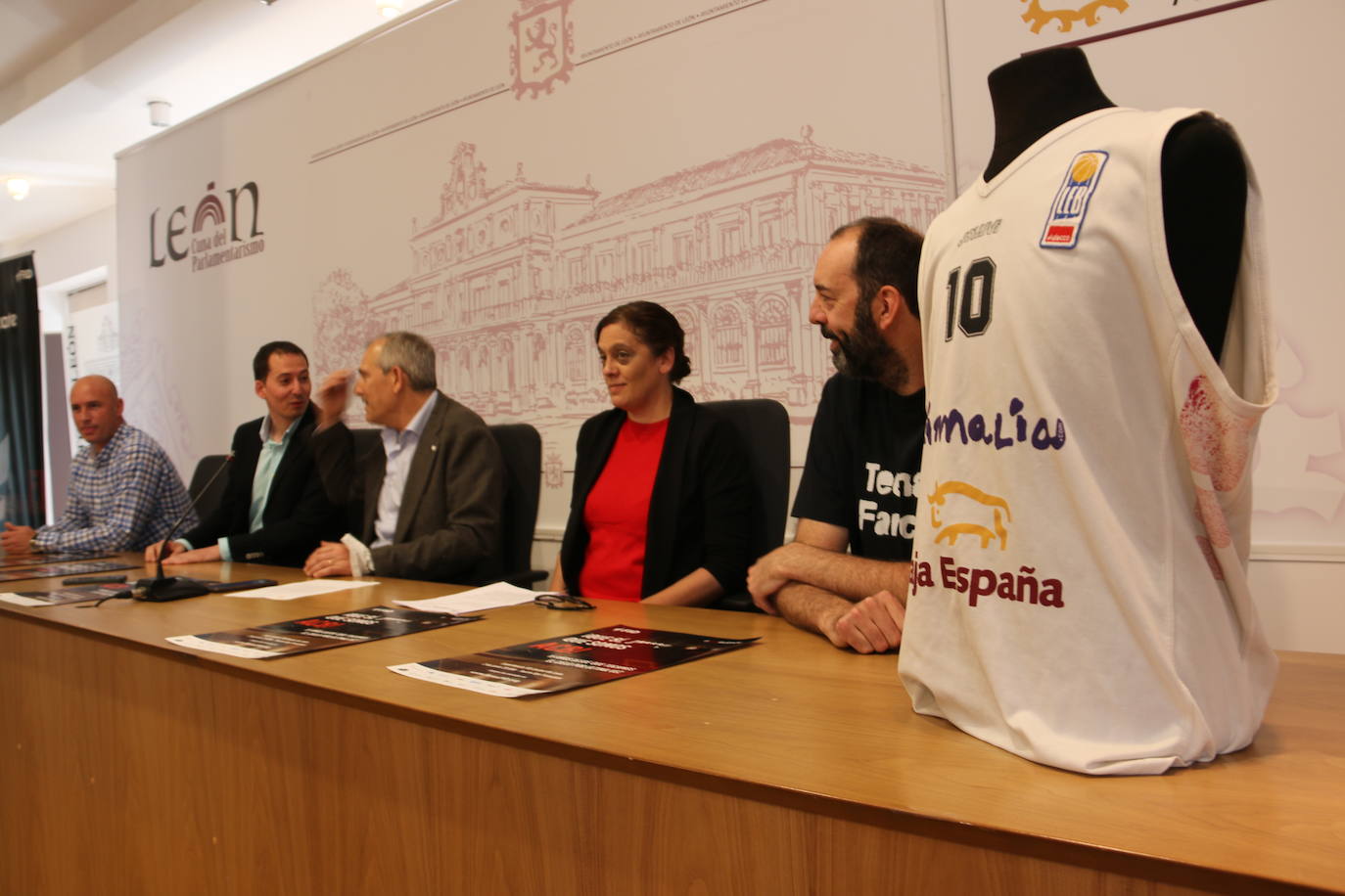 Presentación de la Experiencia del Foro Internacional del Deporte en el Ayuntamiento de León. 