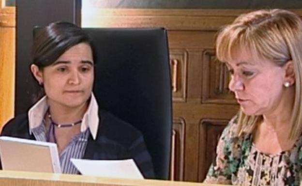 Triana, junto a Isabel Carrasco, en un pleno de la Diputación de León.