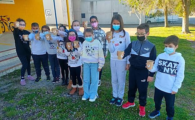 Los alumnos protagonistas del premio, en su centro docente. 