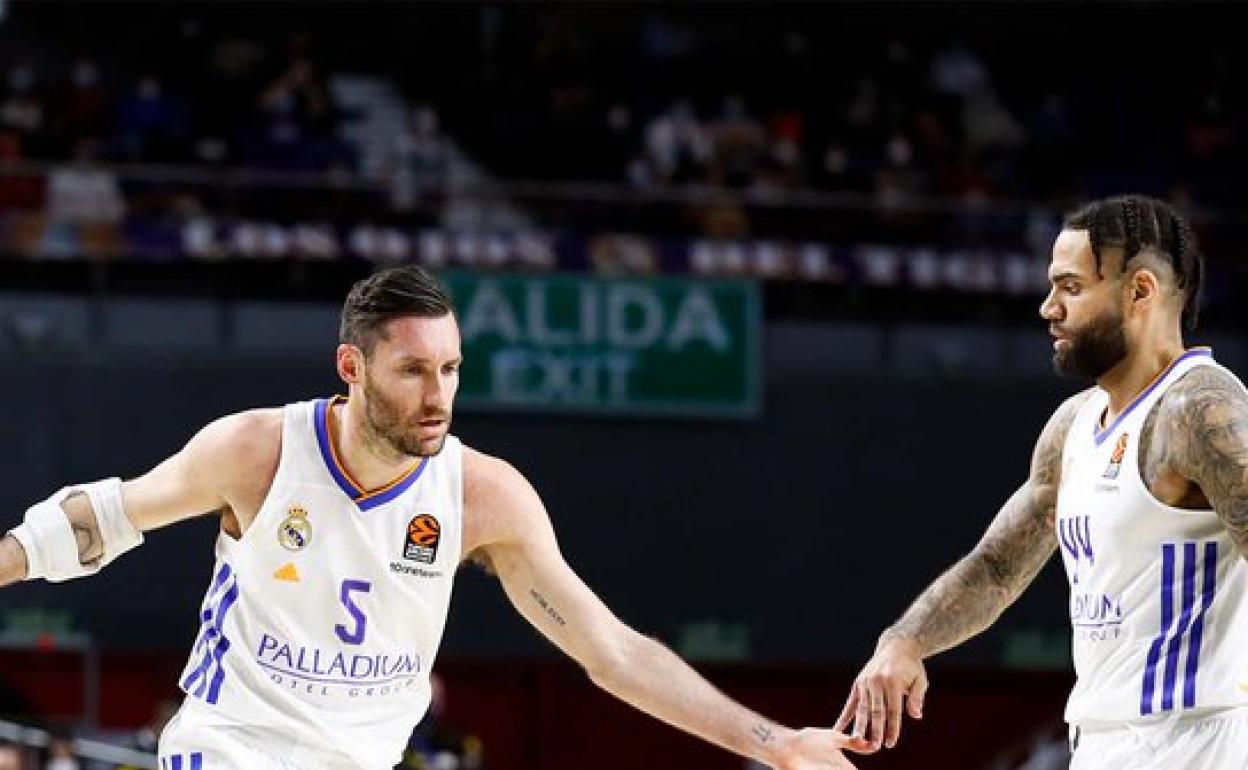 Rudy Fernández (i), durante un partido del Real Madrid.