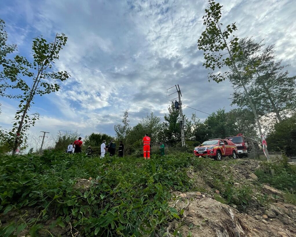 Fallece una mujer de forma accidental tras caer de forma fortuita a un canal en Seisón De la Vega. La mujer, de 81 años y acostumbrada a acudir al río para recoger agua, se precipitó a un sifón del canal que recorre el pueblo sin conseguir poder salir.. 