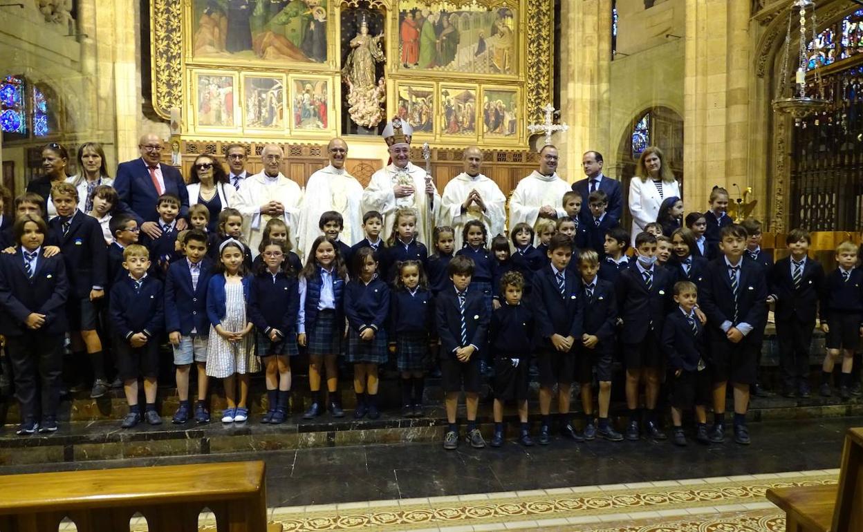 La catedral de León acoge la misa de acción de gracias por los 25 años del colegio Peñacorada