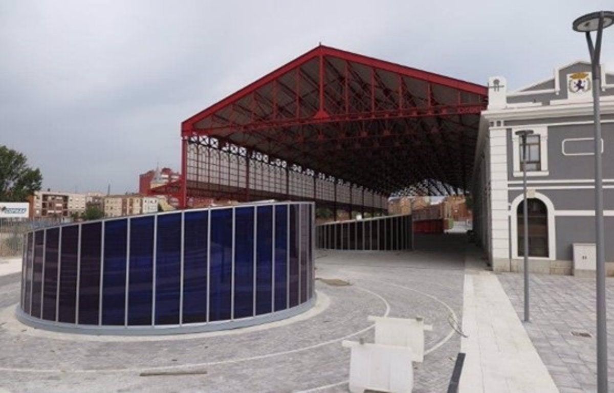 Zona Peatonal Que Queda Tras La Integración Del Ferrocarril En El Entorno De La Estación De León.