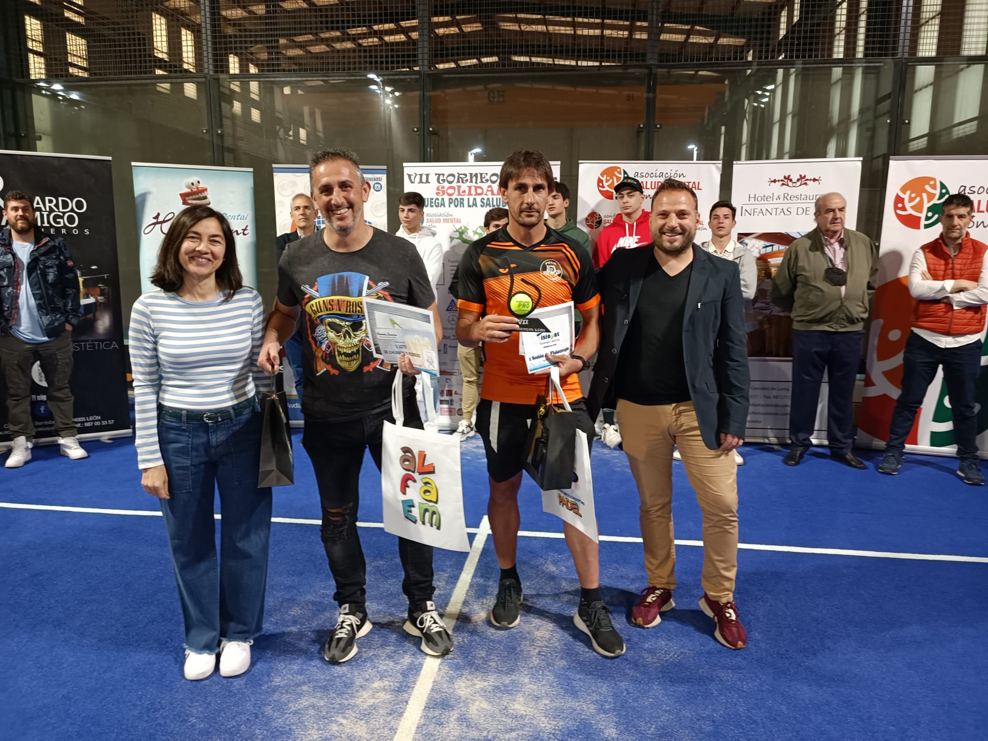 Tras dos años de parón, la asociación leonesa Salud Mental retoma con fuerza sus actividades solidarias y bate récords de participación en su ya mítico torneo de pádel 'Juega por la salud mental 2022', que recaudó fondos para el acondicionamiento de su huerto terapéutico