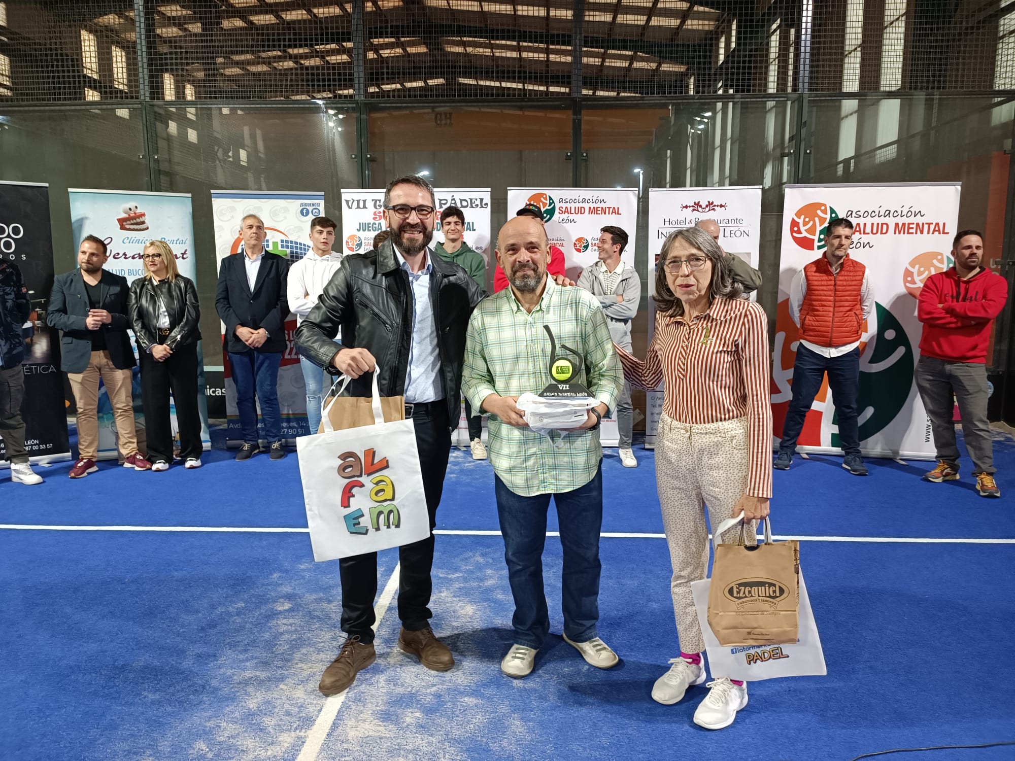 Tras dos años de parón, la asociación leonesa Salud Mental retoma con fuerza sus actividades solidarias y bate récords de participación en su ya mítico torneo de pádel 'Juega por la salud mental 2022', que recaudó fondos para el acondicionamiento de su huerto terapéutico