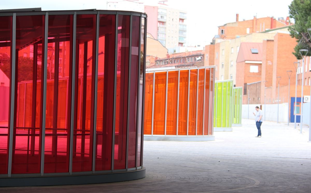 El alcalde de León, José Antonio Diez, y el director de Patrimonio y Urbanismo de Adif, Alfredo Cabello, firman el convenio para la apertura de los viales resultantes de la integración ferroviaria.