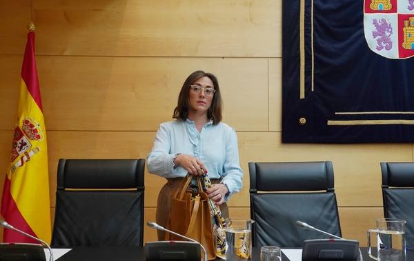 La consejera de Movilidad y Transformación Digital, María González, comparece en las Cortes para exponer el programa de actuaciones. 