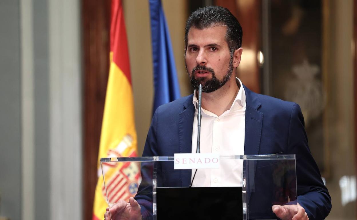 Luyis Tudanca este miérocles con los senadores por Castilla y León en Madrid.