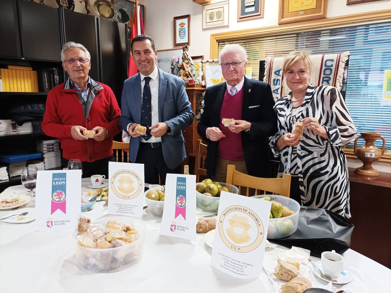 La Casa de León en La Coruña clausura la Quincena Cultural en un emotivo acto de fusión de cultura, música y arte. Hace público el fallo de los jurados de los certámenes culturales con entrega de galardones y distinciones a los premiados presentes. Asimismo, disfrutan de una magistral conferencia sobre salud y celebran la 22 edición de exaltación del Botillo. 