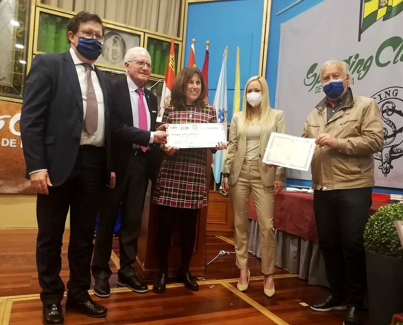 La Casa de León en La Coruña clausura la Quincena Cultural en un emotivo acto de fusión de cultura, música y arte. Hace público el fallo de los jurados de los certámenes culturales con entrega de galardones y distinciones a los premiados presentes. Asimismo, disfrutan de una magistral conferencia sobre salud y celebran la 22 edición de exaltación del Botillo. 