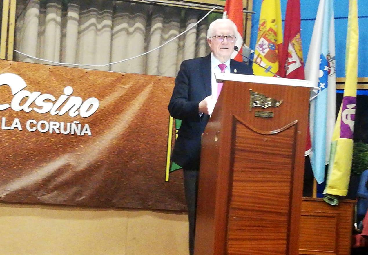 La Casa de León en La Coruña clausura la Quincena Cultural en un emotivo acto de fusión de cultura, música y arte. Hace público el fallo de los jurados de los certámenes culturales con entrega de galardones y distinciones a los premiados presentes. Asimismo, disfrutan de una magistral conferencia sobre salud y celebran la 22 edición de exaltación del Botillo. 