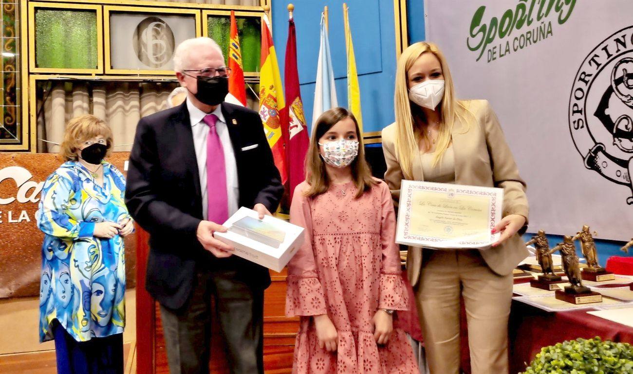 La Casa de León en La Coruña clausura la Quincena Cultural en un emotivo acto de fusión de cultura, música y arte. Hace público el fallo de los jurados de los certámenes culturales con entrega de galardones y distinciones a los premiados presentes. Asimismo, disfrutan de una magistral conferencia sobre salud y celebran la 22 edición de exaltación del Botillo. 