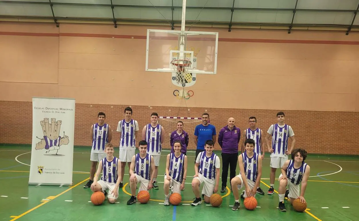 El cadete masculino de baloncesto de Valencia de Don Juan se proclama  campeón escolar 