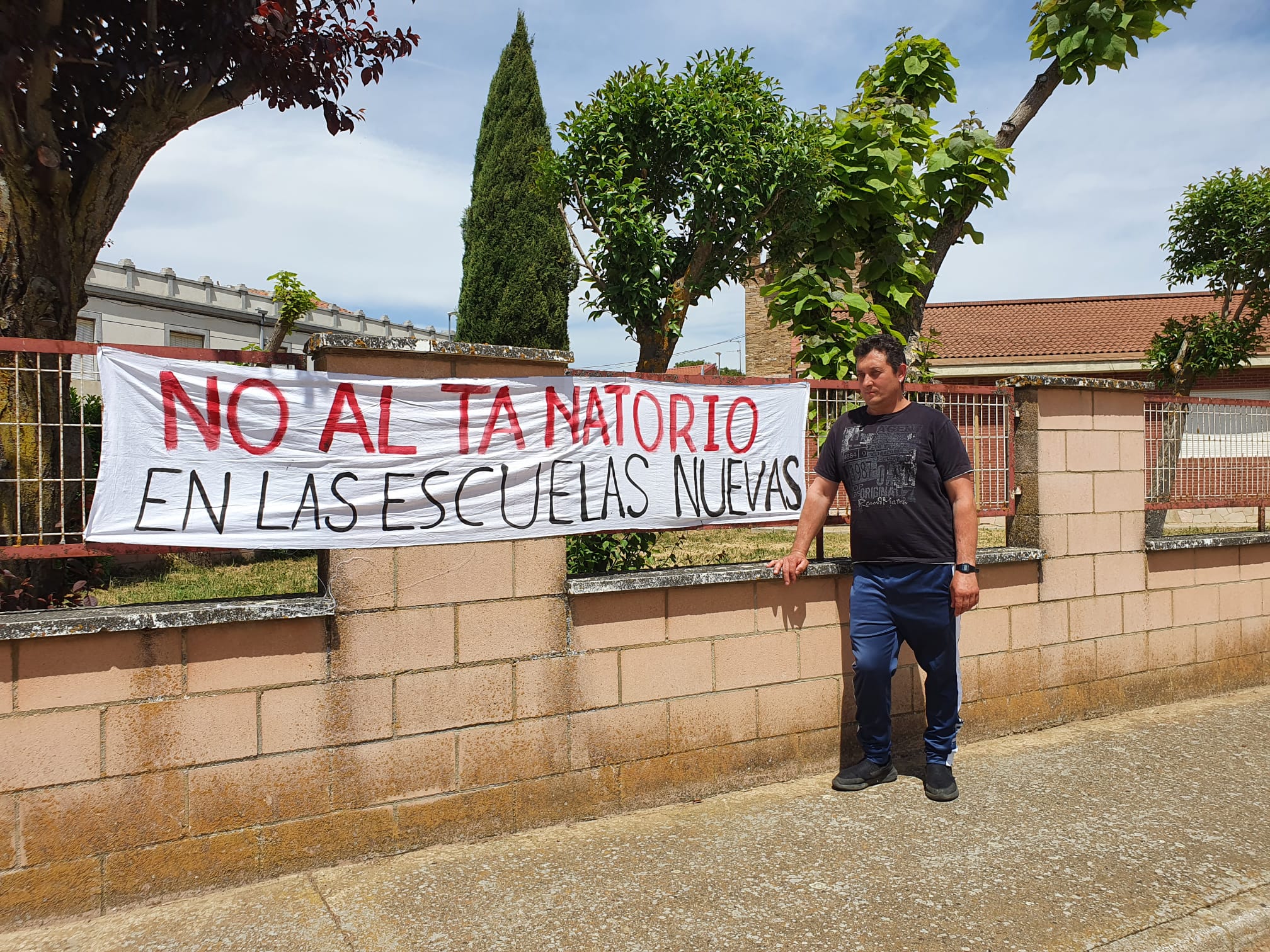 La localidad leonesa de Quintana del Marco puede cambiar su escuela por un tanatorio.