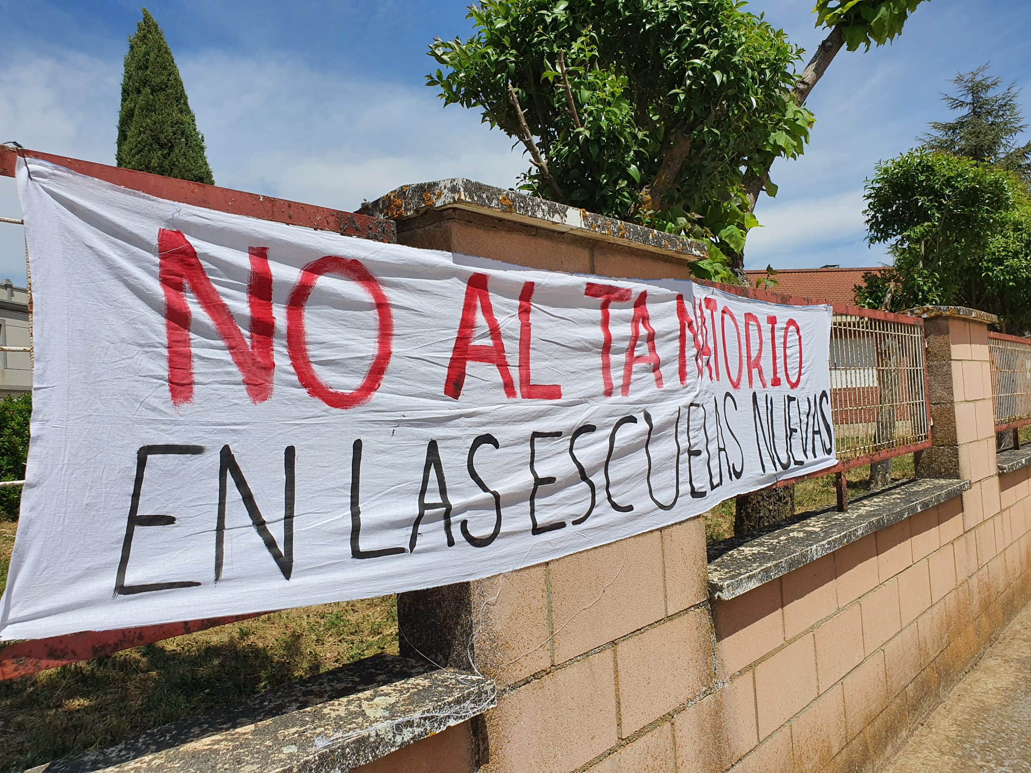 La localidad leonesa de Quintana del Marco puede cambiar su escuela por un tanatorio.