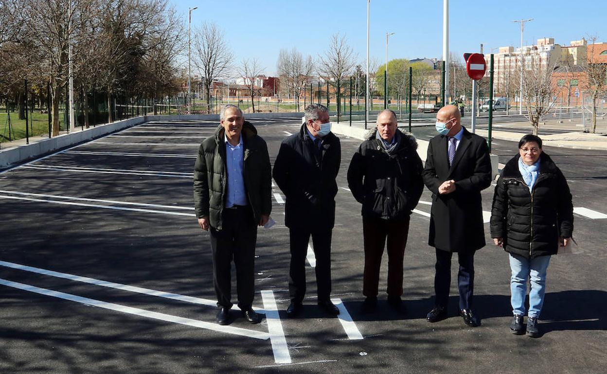 Zona de aparcamiento de autocaravanas en la nueva zona dedicada a ello en la ciudad de León.