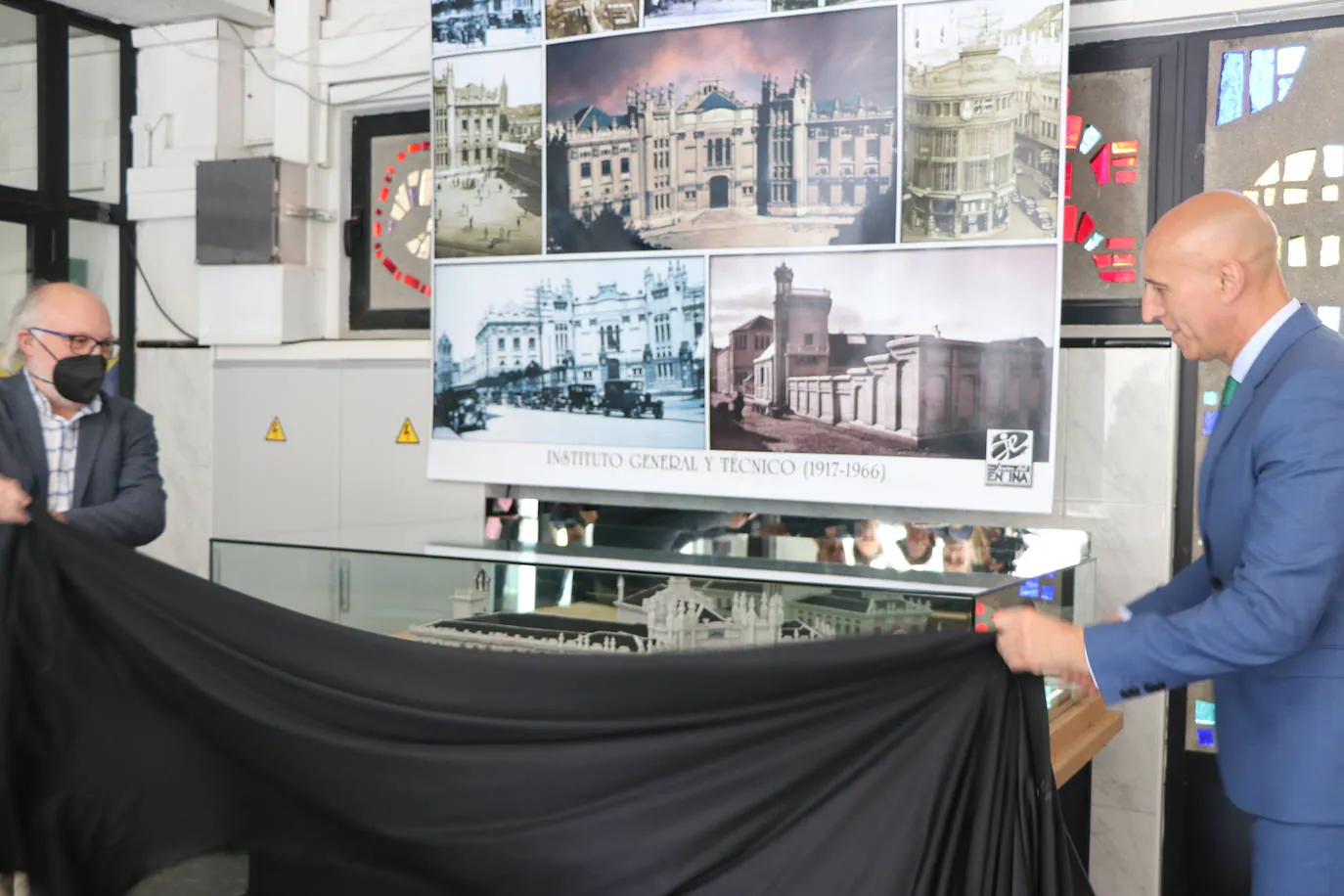 La maqueta representa el histórico edificio que acompañaba al complejo de Pallarés en el centro de la capital.