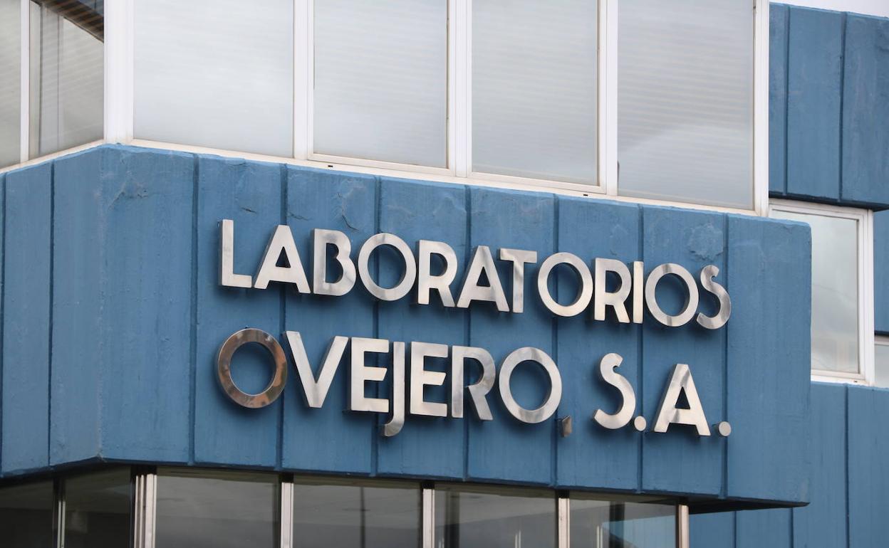 Imagen de la fachada de Laboratorios Ovejero en León. 