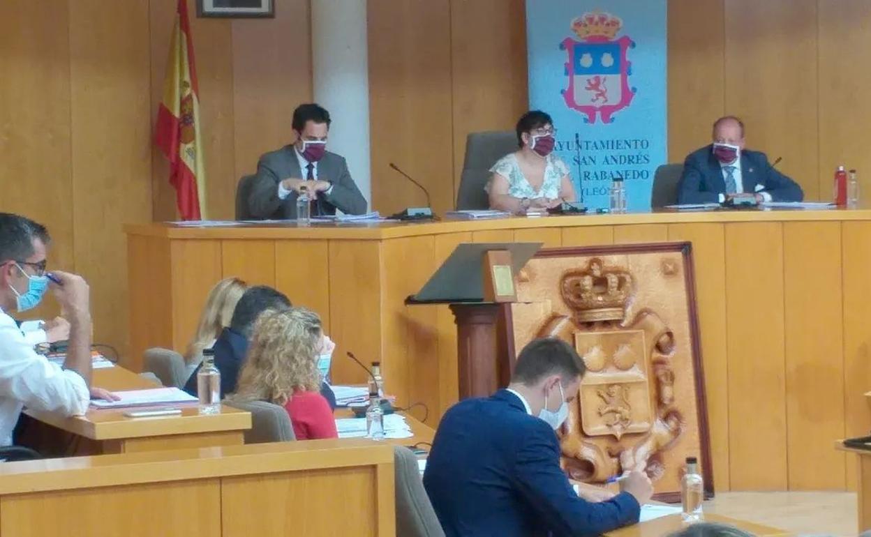 Imagen de un pleno en el Ayuntamiento de San Andrés del Rabanedo. 