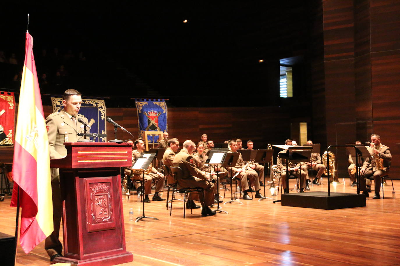 Los instrumentos con los que combaten las Fuerzas Armadas. La Unidad de Música del Cuartel General de la División «San Marcial» abre las celebraciones del Día de las Fuerzas Armadas con un concierto en el Auditorio de León. 