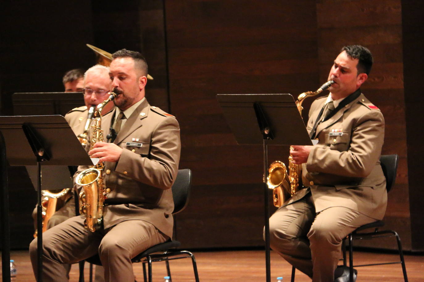 Los instrumentos con los que combaten las Fuerzas Armadas. La Unidad de Música del Cuartel General de la División «San Marcial» abre las celebraciones del Día de las Fuerzas Armadas con un concierto en el Auditorio de León. 