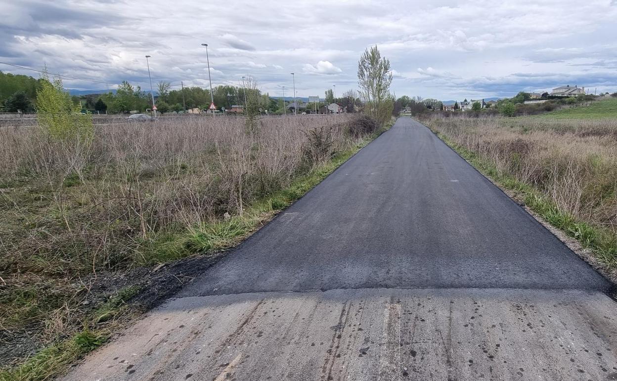 Asfaltada de una de las zonas del municipio leonés de San Andrés de Montejos. 