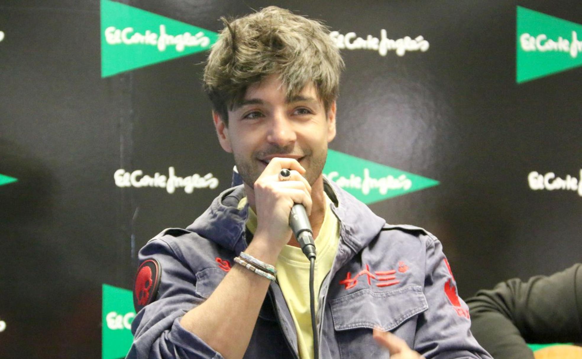 El leonés Polo Nández durante la presentación de su nuevo trabajo en El Corte Inglés de León.