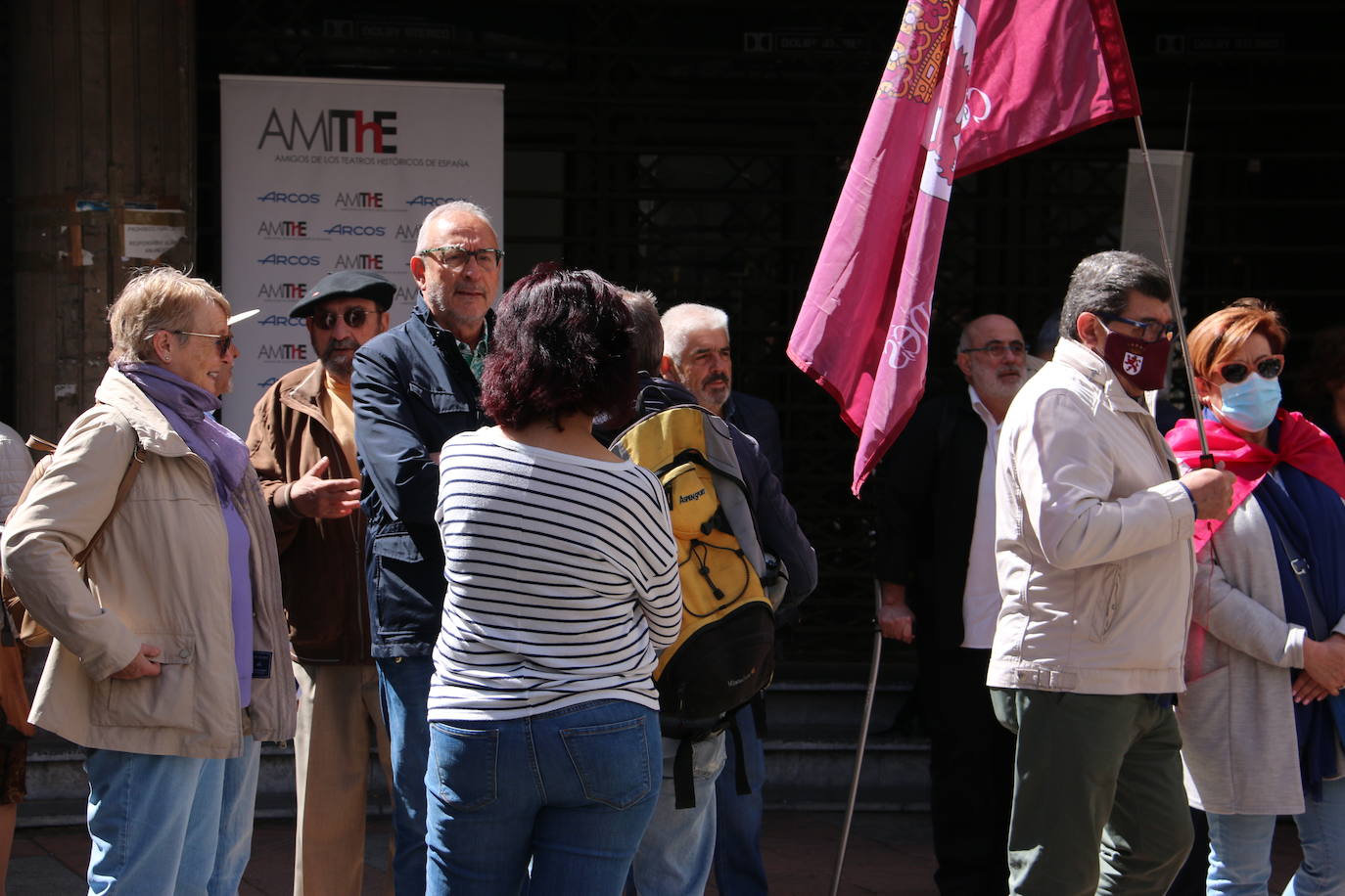 Fotos: Protesta contra el cierre del Teatro Emperador