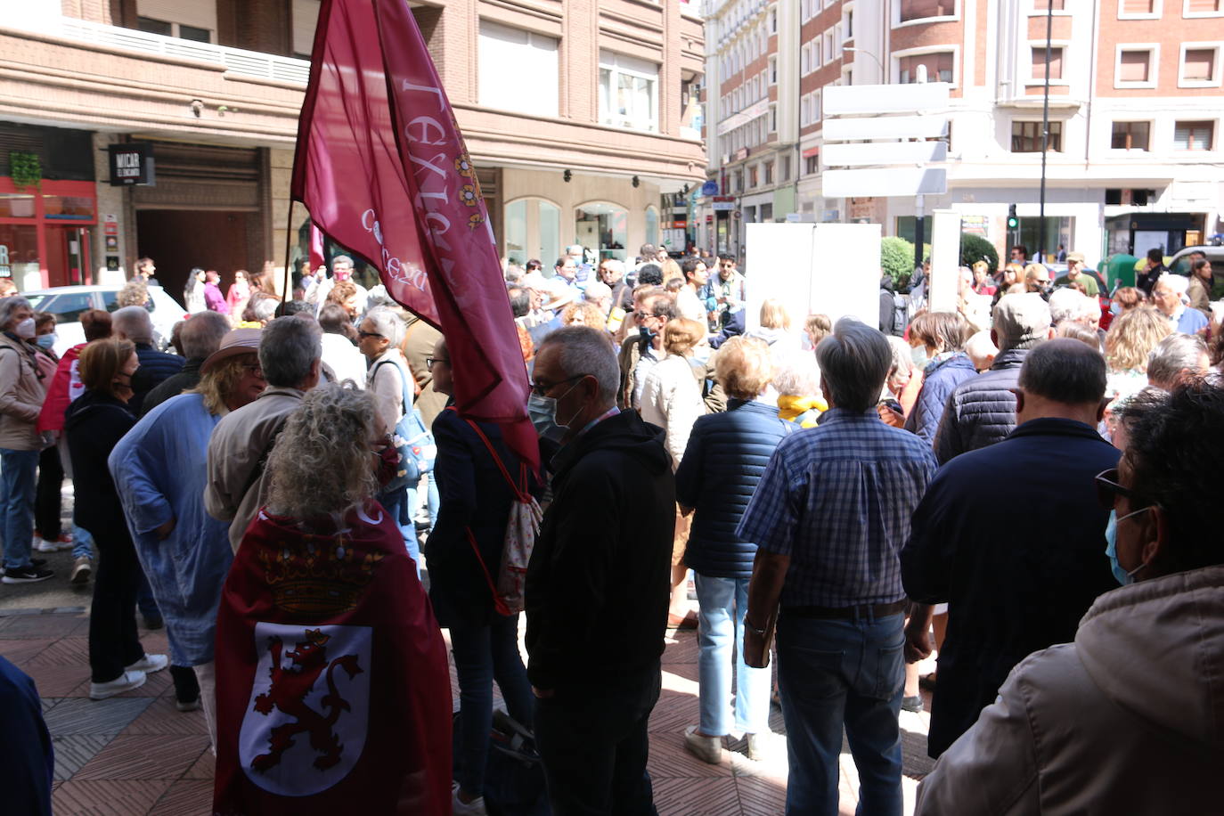 Fotos: Protesta contra el cierre del Teatro Emperador