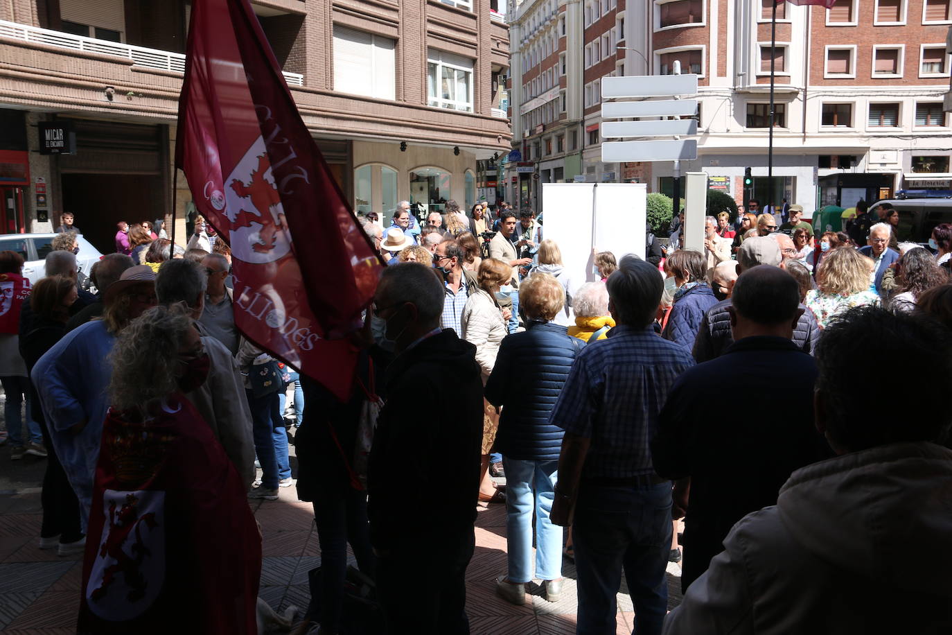 Fotos: Protesta contra el cierre del Teatro Emperador