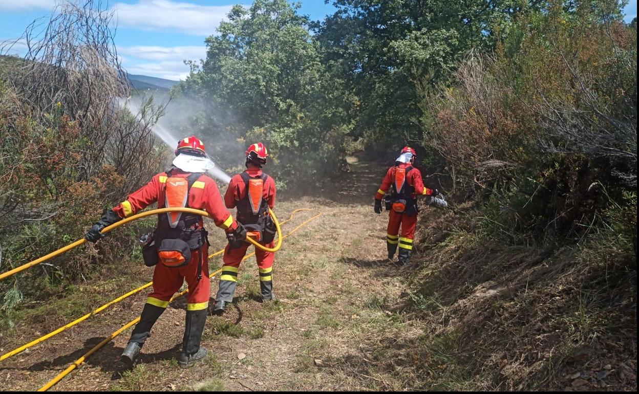 Efectivos de la UME durante las prácticas realizadas en Villafranca del Bierzo. 