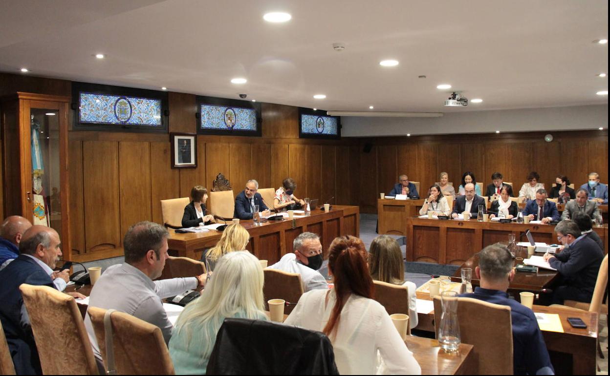 Pleno ordinario celebrado este viernes en el Ayuntamiento de Ponferrada.