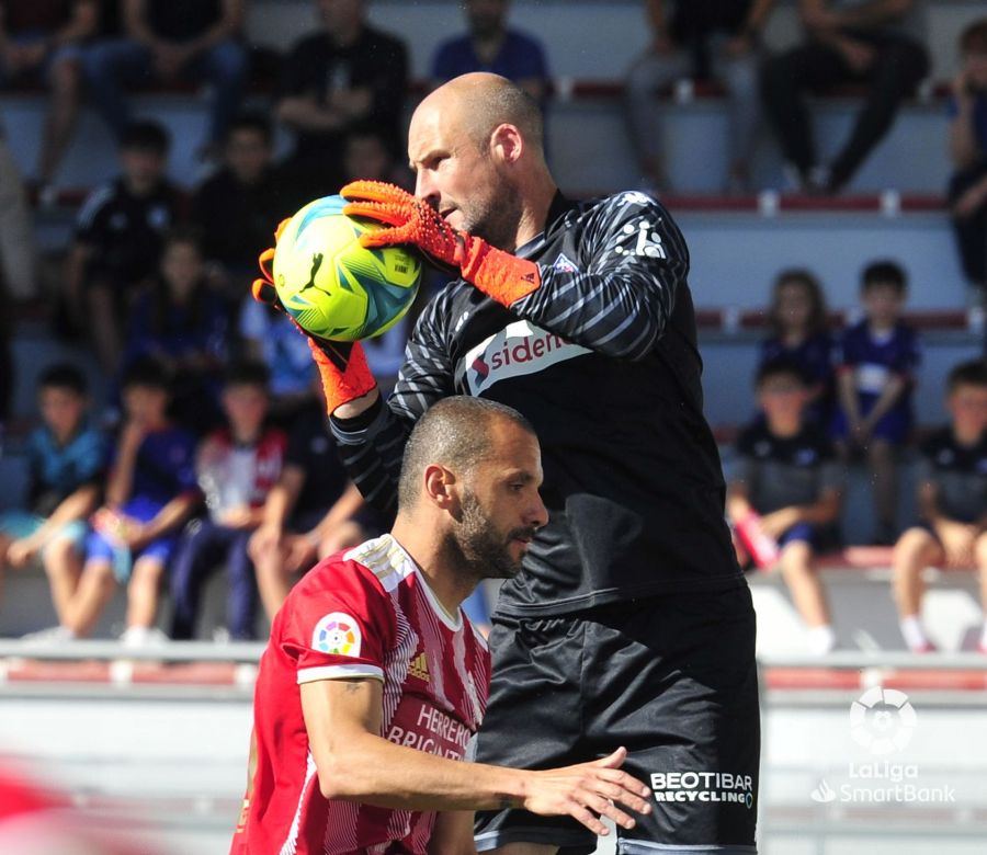 La visita a Lezama ha sido el cierre de temporada para una Deportiva que ha soñado con el playoff y que despide a su entrenador más exitoso, Jon Pérez Bolo