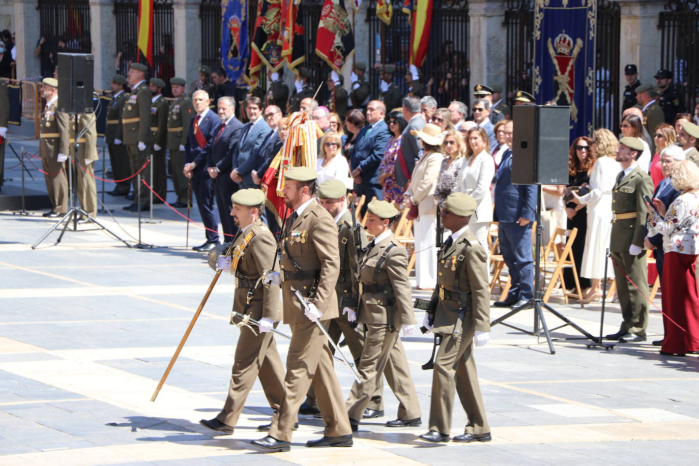 Acto de jura de bandera civil en la plaza de Regla de la capital leonesa. 