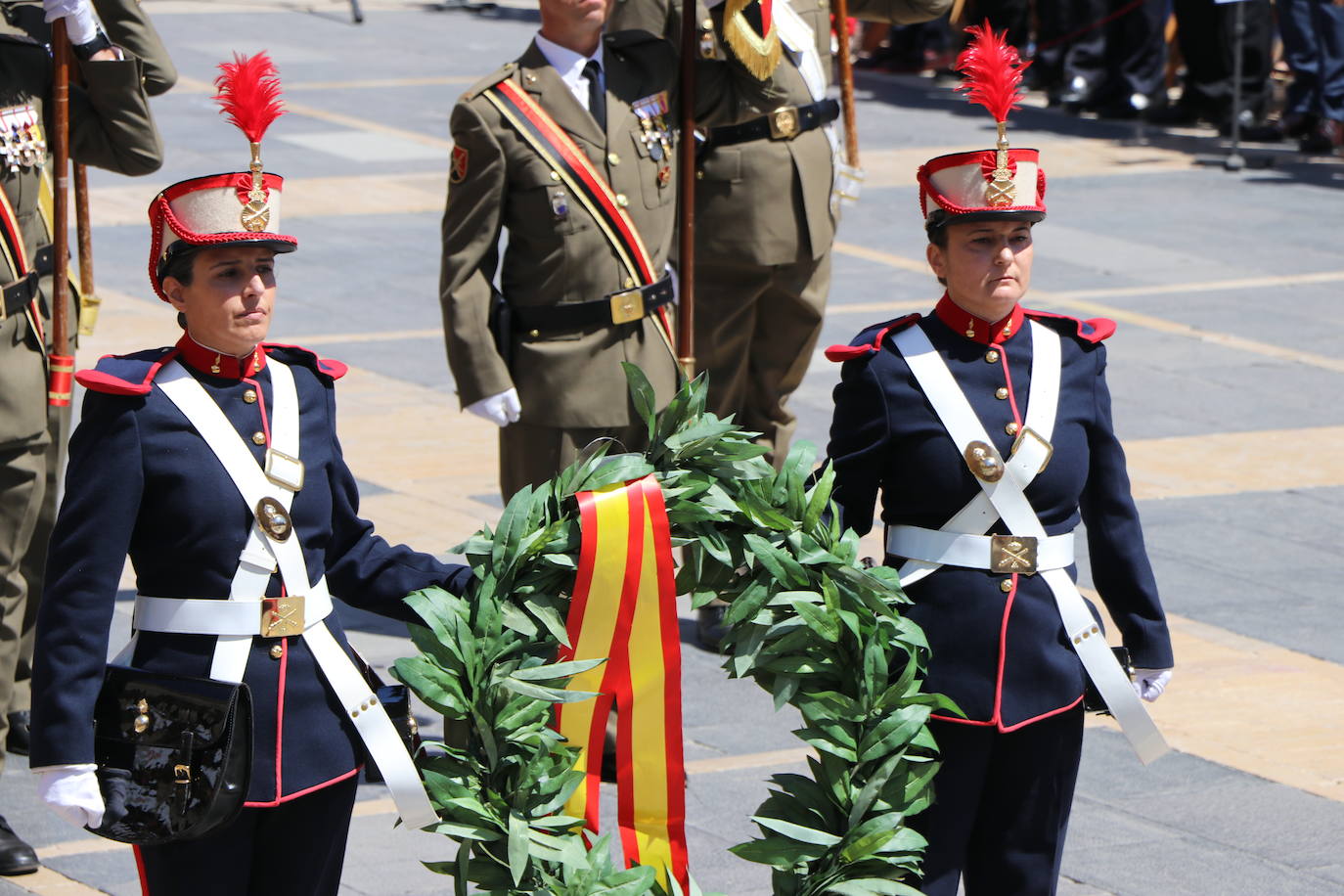Acto de jura de bandera civil en la plaza de Regla de la capital leonesa. 