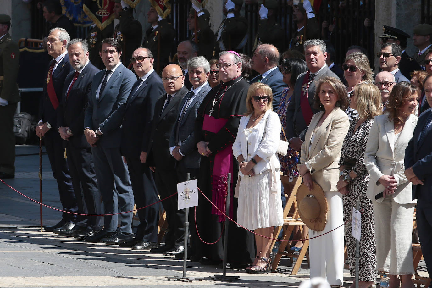 Acto de jura de bandera civil en la plaza de Regla de la capital leonesa. 