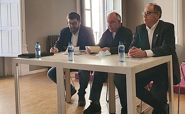 Un instante de la apertura en la reunión de juntas.