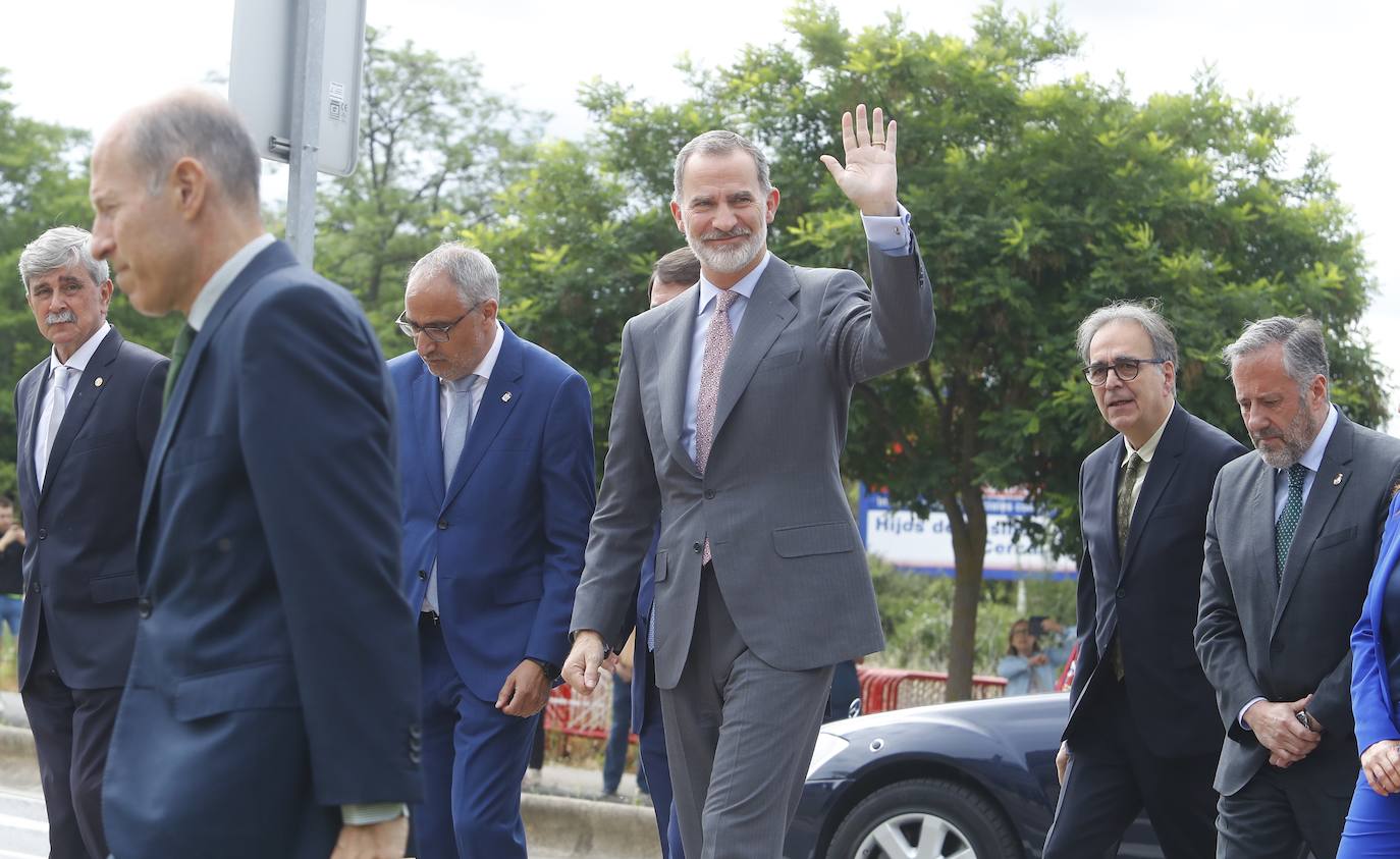 Felipe VI revivindica a El Bierzo en una visita histórica. El monarca llega a la capital del Bierzo 25 años después de que pisara la misma tierra como príncipe. El rey preside el acto de clausura del XXV Aniversario del Campus de Ponferrada de la Universidad de León.