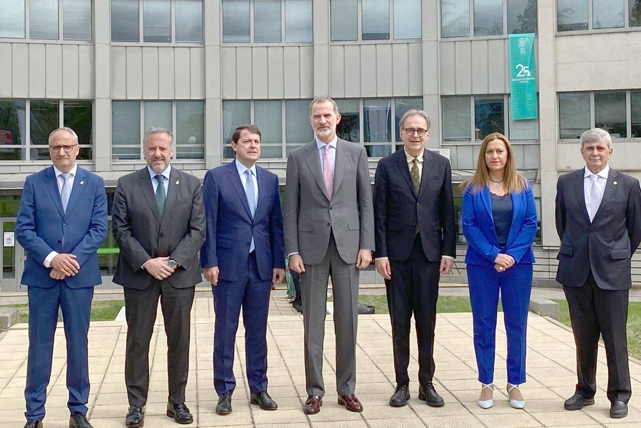 Felipe VI revivindica a El Bierzo en una visita histórica. El monarca llega a la capital del Bierzo 25 años después de que pisara la misma tierra como príncipe. El rey preside el acto de clausura del XXV Aniversario del Campus de Ponferrada de la Universidad de León.