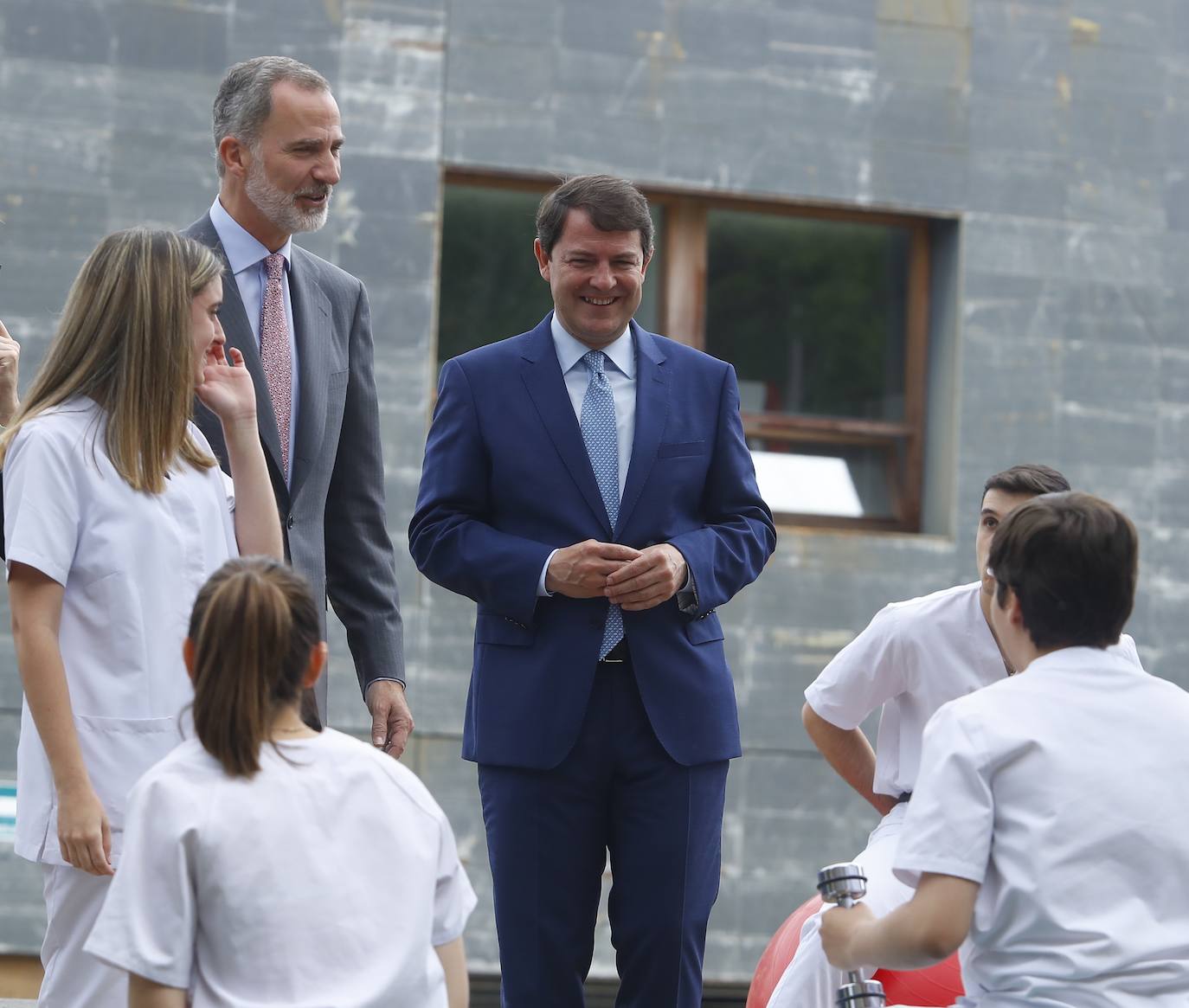 Felipe VI revivindica a El Bierzo en una visita histórica. El monarca llega a la capital del Bierzo 25 años después de que pisara la misma tierra como príncipe. El rey preside el acto de clausura del XXV Aniversario del Campus de Ponferrada de la Universidad de León.