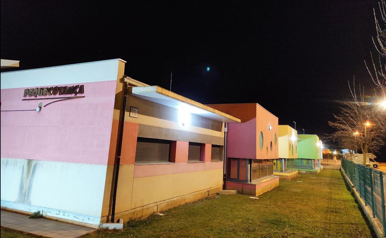 El CEIP Bernardino Pérez de Valencia de Don Juan estrena mobiliario e iluminación
