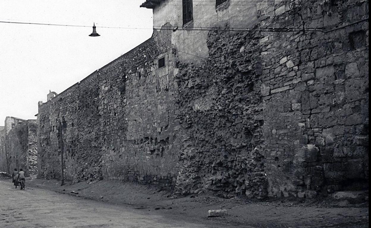 Calle Carreras de la capital leonea en 1910.