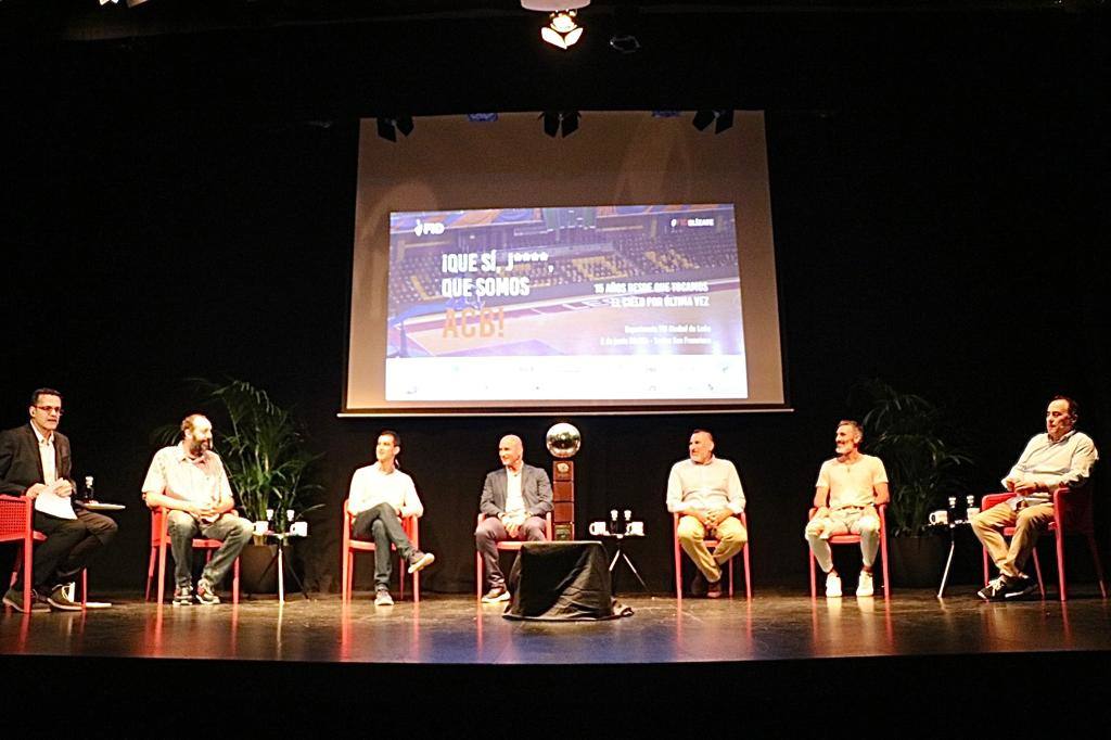 La experiencia FID rinde homenaje a los integrantes del Baloncesto León en el Teatro San Francisco. 